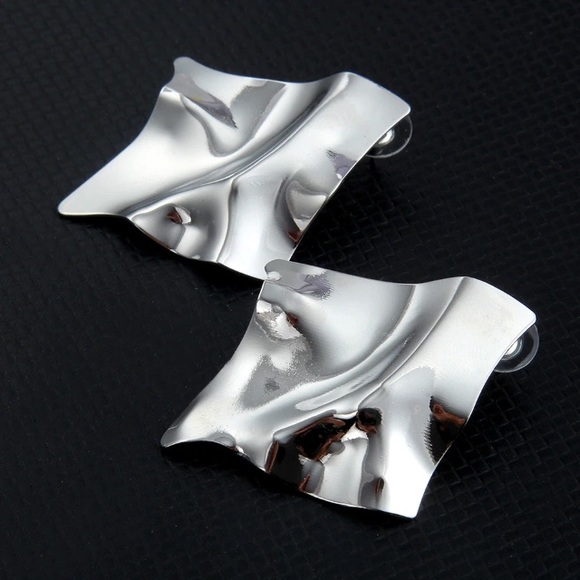 NEW💙💎MODERN SILVERY💍STATEMENT PAPER EARRING💎💙 - Picture 5 of 8